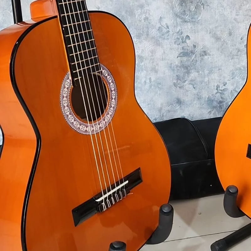 گیتار کلاسیک مدل Valensiia p70